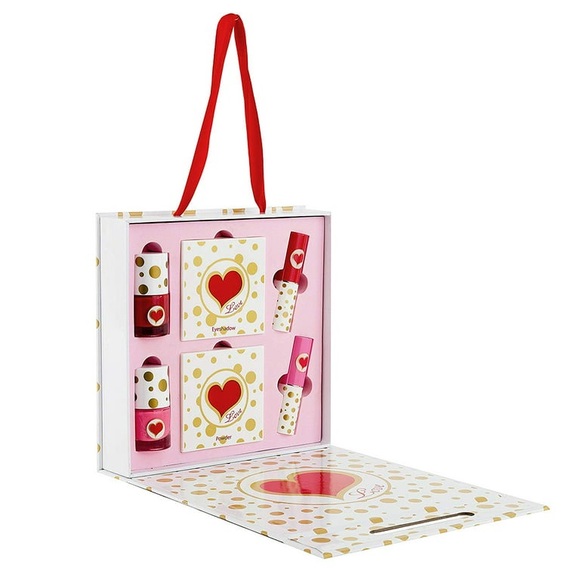 BNIB ❤️THE LOVE MAKEUP KIT/GIFT SET❤️ - Picture 5 of 12